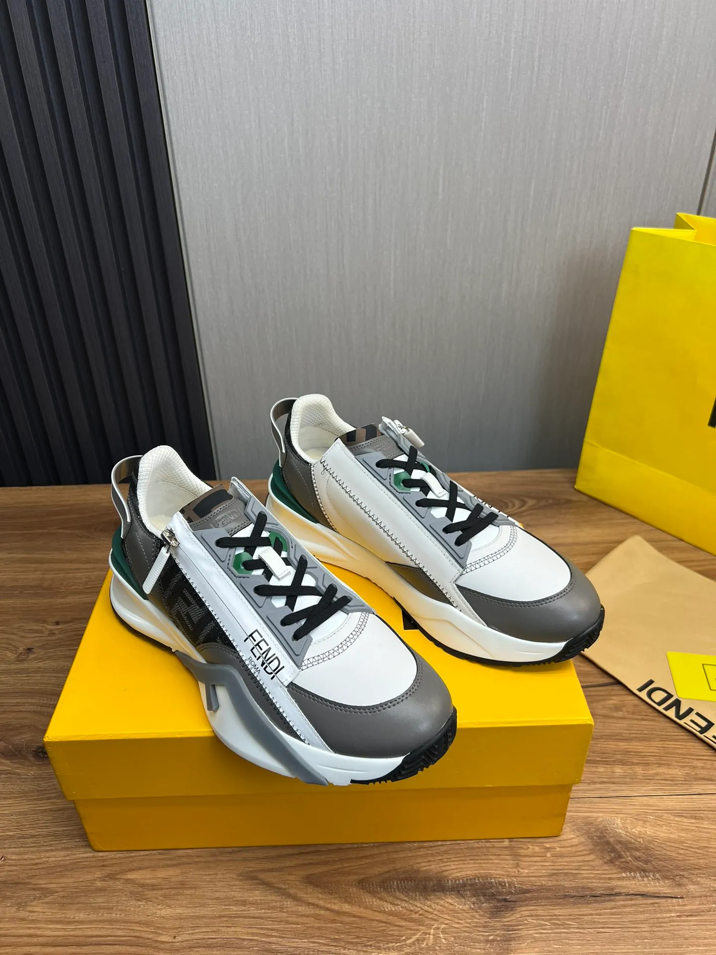 Men's men's shoes💰520💰 Fendi [Fendi] hot style is on the market🔥Fashionable casual men's shoes🔱Made of original brand fly knit fabric. Original cowhide + breathable mesh lining + sheepskin feet. Perfect shape and top quality, you deserve it🔜Original rubber outsole, ultra-light, non-slip and wear-resistant👣 Standard size 38-44